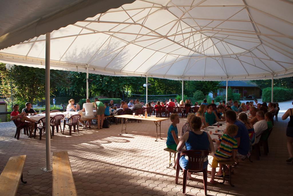 Camping Le Des 3 Lacs 4*
